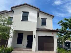 240 SW 159th Way in Pembroke Pines, FL - Building Photo - Building Photo