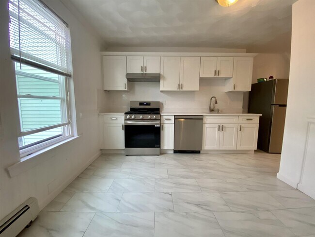 66 Elm St, Unit 1 in Cambridge, MA - Foto de edificio - Building Photo