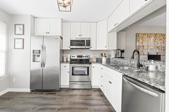 476 Falling Ln in Virginia Beach, VA - Building Photo - Building Photo