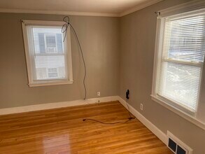 108 Chittick Rd, Unit 2 in Boston, MA - Foto de edificio - Building Photo