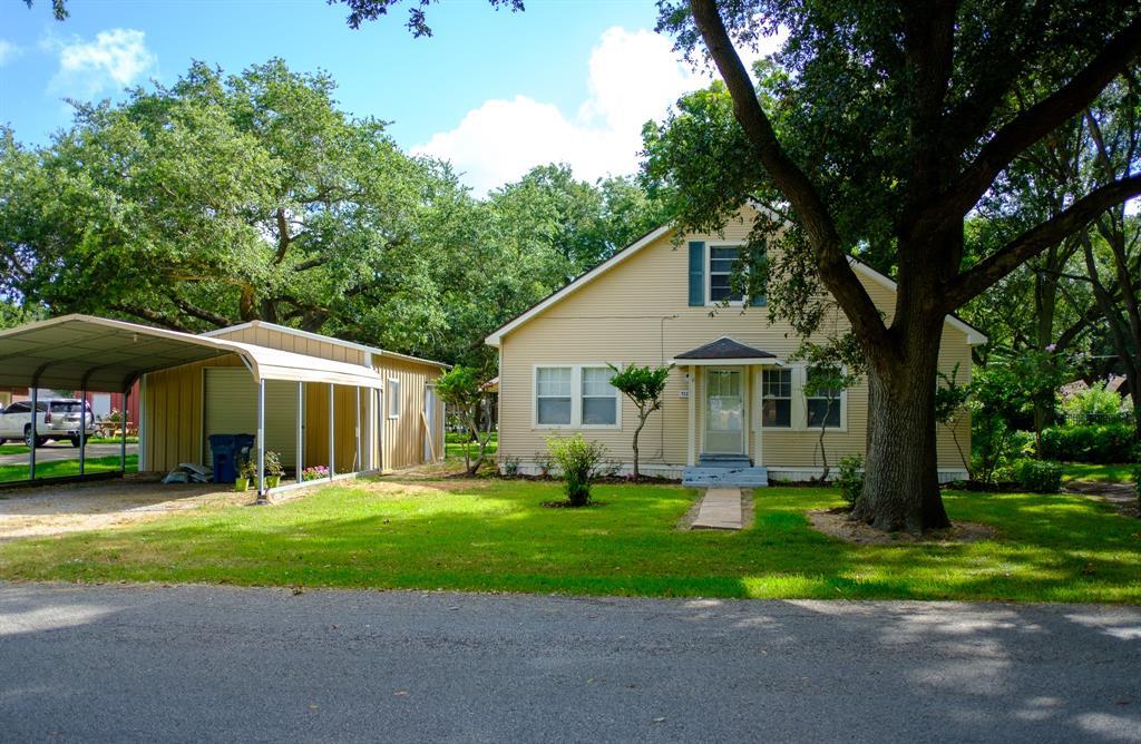 9323 Gene St in Needville, TX - Building Photo