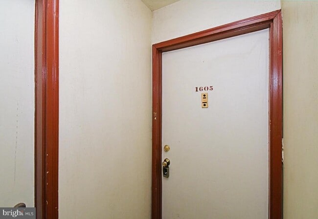 property at 1605 Meadowview Ln