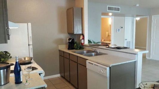 333 Hedges St in San Antonio, TX - Foto de edificio - Building Photo