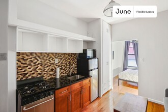 531 W 48th St in New York, NY - Building Photo - Building Photo