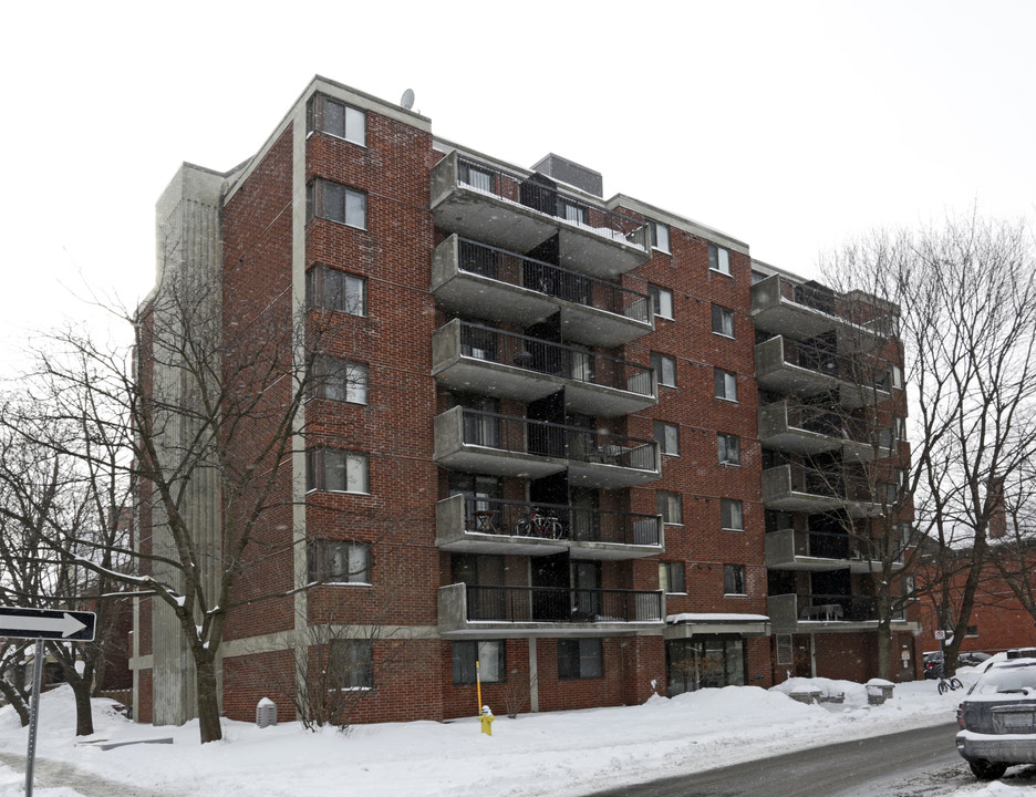 Maclaren O'Connor Place in Ottawa, ON - Building Photo