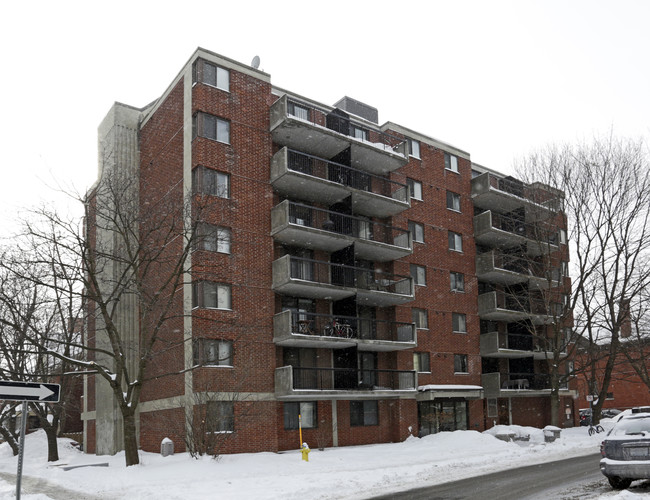 Maclaren O'Connor Place Apartments | Ottawa, ON Apartments For Rent