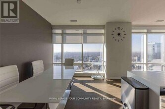 1 Bloor St E in Toronto, ON - Building Photo - Building Photo