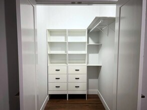 1924 W Grand Ave, Unit 1R in Chicago, IL - Foto de edificio - Building Photo