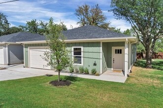 807 Branding Iron Trail in Granbury, TX - Building Photo - Building Photo