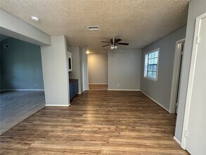 10813 Scenic Dr in Montgomery, TX - Building Photo - Building Photo