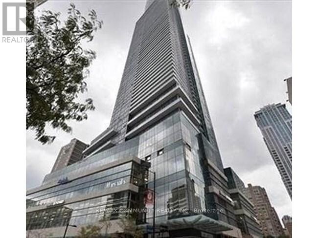 386-386 Yonge St in Toronto, ON - Building Photo - Building Photo