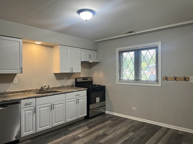 389 N Wood Dale Rd in Wood Dale, IL - Building Photo - Building Photo