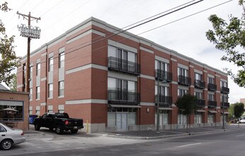 400 Central Ave SE in Albuquerque, NM - Building Photo - Building Photo