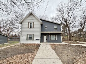 710-712 S Ringold St in Janesville, WI - Building Photo