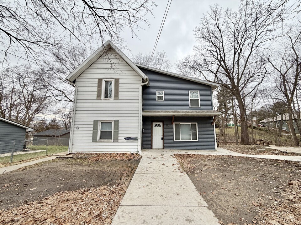 710-712 S Ringold St in Janesville, WI - Foto de edificio