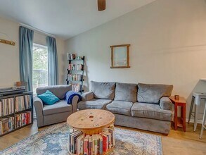 2312 Hidden Terrace Ct in Nashville, TN - Foto de edificio - Building Photo