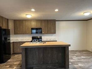 2 Sycamore in Highland, MI - Building Photo - Building Photo