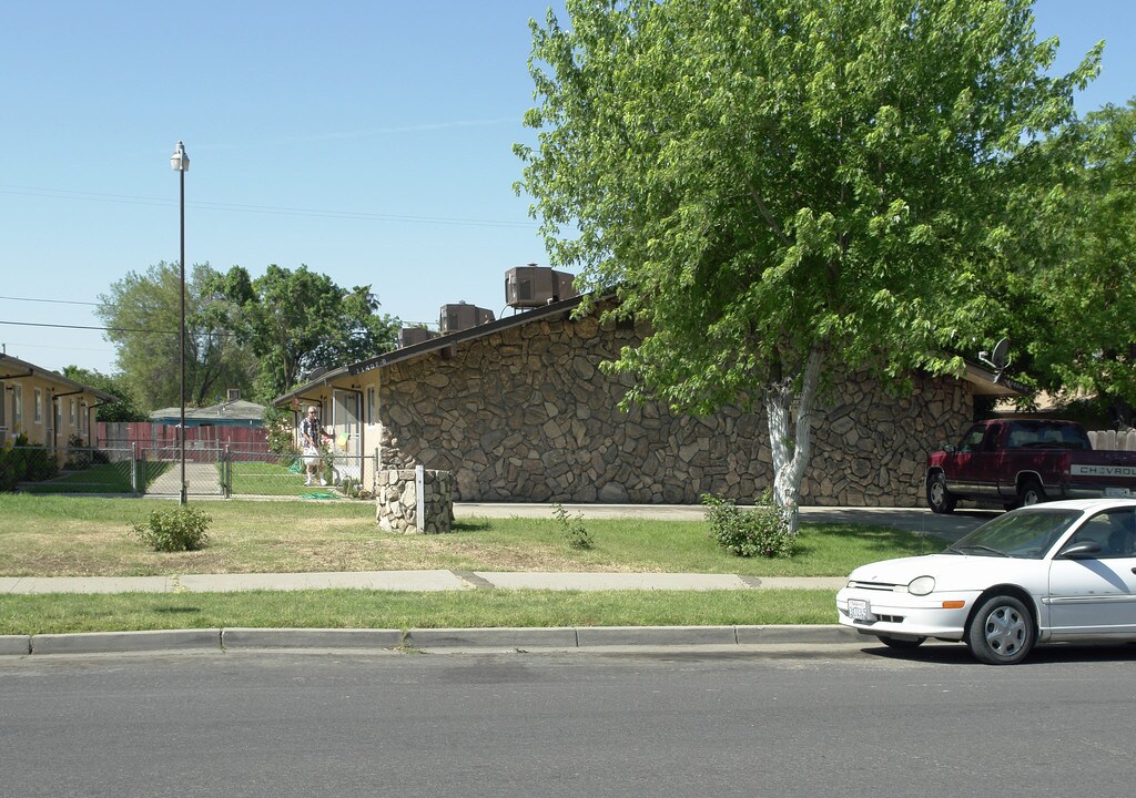 1140 W 12th St in Merced, CA - Foto de edificio