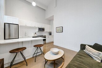 505 E Travis St in San Antonio, TX - Building Photo - Building Photo