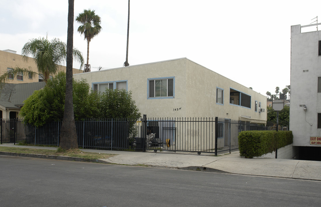 142 N Alexandria Ave in Los Angeles, CA - Foto de edificio
