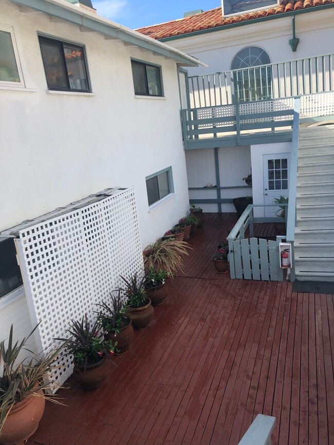 25410 Malibu Rd, Unit 25410 and a half in Malibu, CA - Foto de edificio - Building Photo