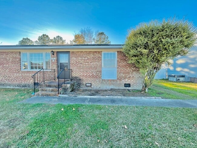 property at 3601 Hillcrest Dr