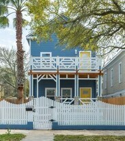 3209 Ave N Ursuline St in Galveston, TX - Building Photo