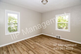 2400 Noble Rd in Cleveland Heights, OH - Building Photo - Building Photo
