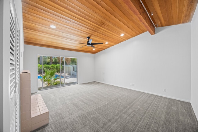 255 W Camino Buena Vista in Palm Springs, CA - Building Photo - Building Photo