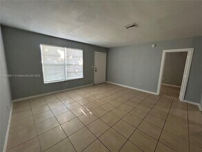 2010 NW 30th Ave in Fort Lauderdale, FL - Building Photo - Building Photo