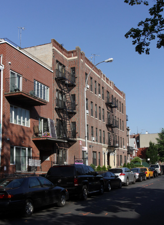 Green Rose in Brooklyn, NY - Building Photo