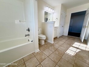 6216 Hillcrest Ct in Crestwood, KY - Building Photo - Building Photo