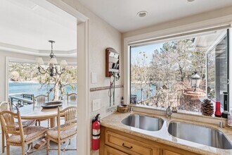 716 Oak Point in Lake Arrowhead, CA - Building Photo - Building Photo