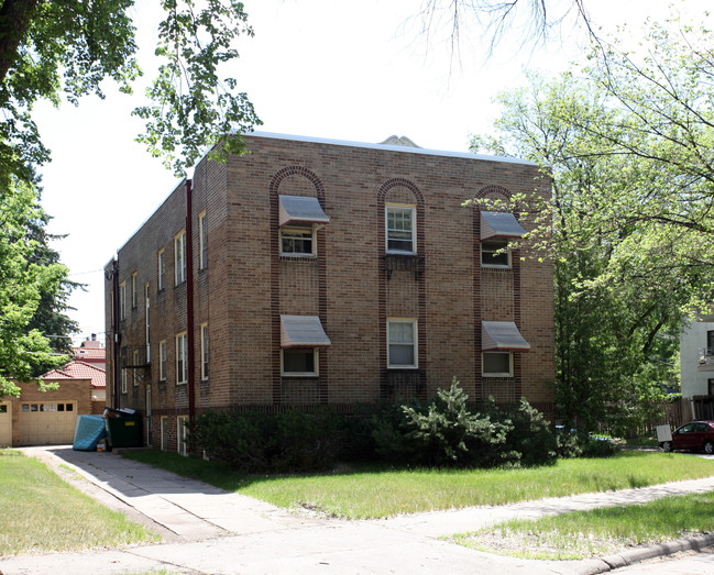 3020 W 28th St in Minneapolis, MN - Building Photo - Building Photo