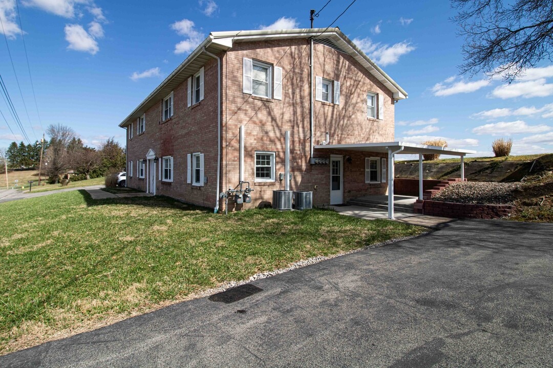 1205 Headley Ct, Unit 1 in Fairmont, WV - Foto de edificio