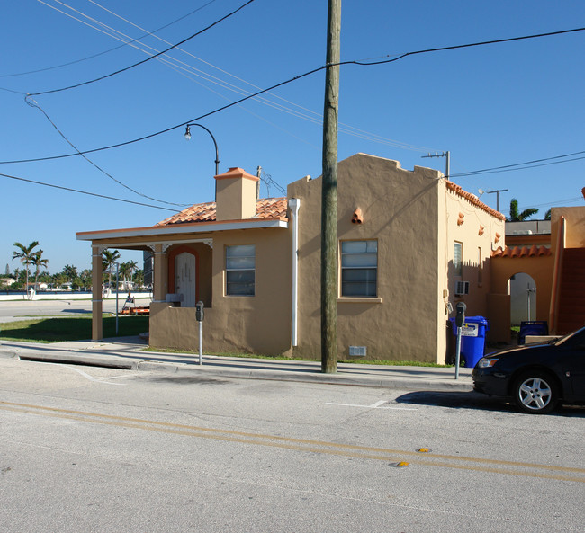 345 Monroe St in Hollywood, FL - Building Photo - Building Photo