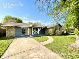 319 Mahota Dr in San Antonio, TX - Building Photo