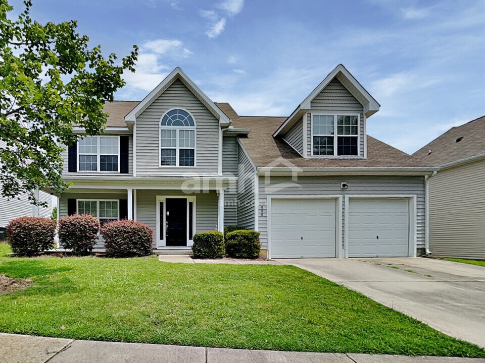 1008 Golden Crest Dr in Durham, NC - Building Photo