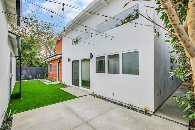 2721 Burkshire Ave