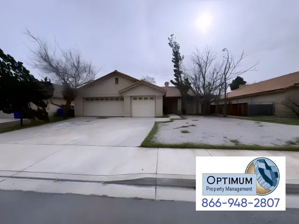 12293 Four Winds Way in Victorville, CA - Building Photo