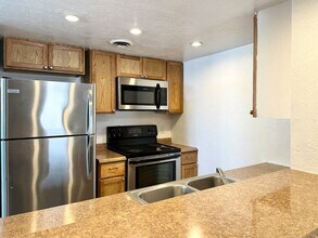 1620 N Wilmot Rd in Tucson, AZ - Building Photo - Building Photo