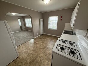 206 Locust St, Unit 7 in Burlington, IA - Building Photo - Building Photo