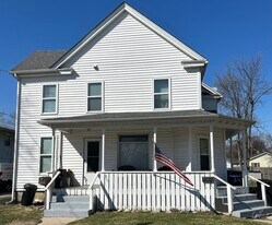 325 W 5th St in Sandwich, IL - Building Photo
