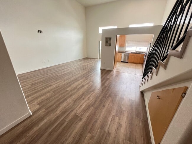 11312 Huston St, Unit 11 in Los Angeles, CA - Building Photo - Building Photo