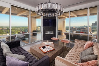 The Huntley Luxury Apartments in Atlanta, GA - Foto de edificio - Building Photo
