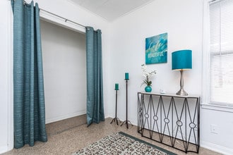 Highland Hills in San Antonio, TX - Foto de edificio - Interior Photo