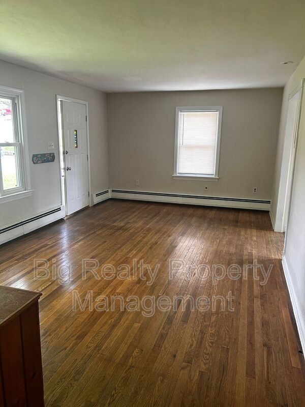 38 Aldian Rd in Phoenixville, PA - Building Photo - Building Photo