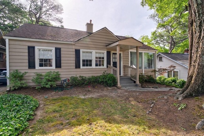 property at 2875 Lookout Pl NE