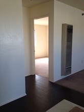 13816 Hawthorne Way, Unit c in Hawthorne, CA - Foto de edificio - Building Photo