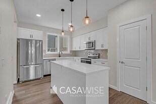 21039-21025 25 Ave NW in Edmonton, AB - Building Photo